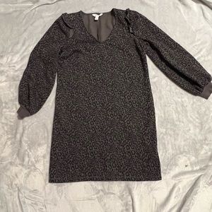 9 West Sweatshirt‎ Dress Leopard  Gray With V Neck And Ruffle at Shoulder MED